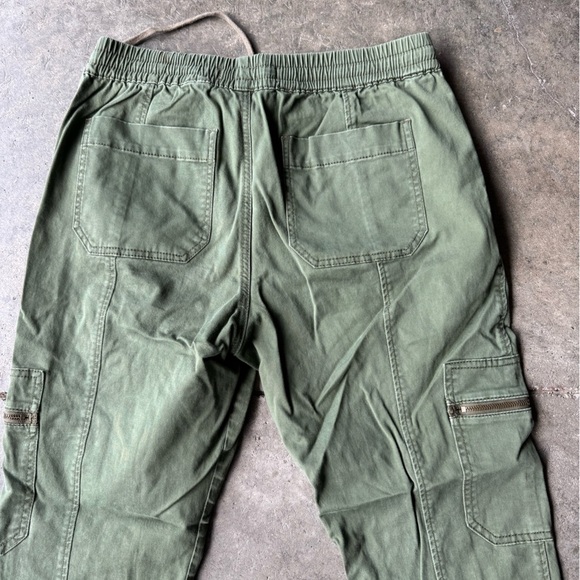 Bullhead Green Cargo Pants with Elastic Waistband - Picture 4 of 4